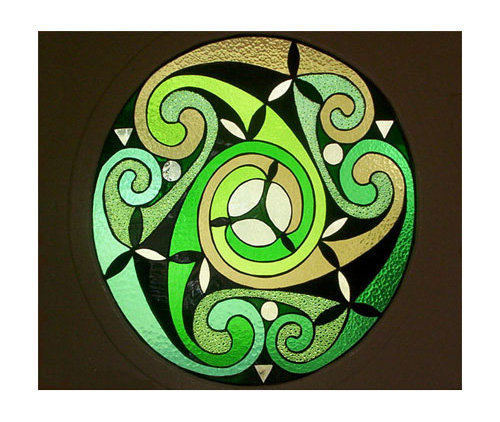 photo du vitrail vert motif celtique